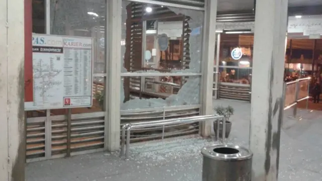 Twitter Polda Metro Jaya menyebutkan ledakan diduga bom bunuh diri.