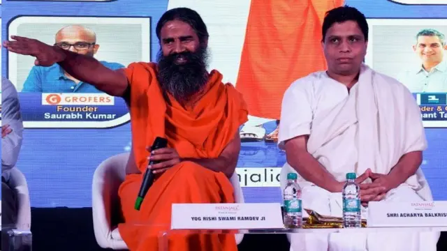 આચાર્ય બાલકૃષ્ણ તથા યોગગુરુ બાબા રામદેવની તસવીર