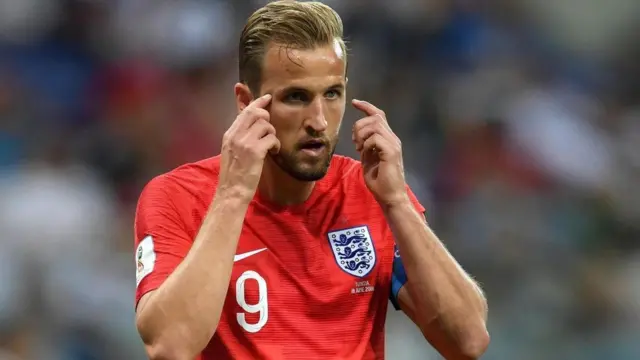 لاعب كرة القدم الانجليزي هاري كين