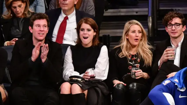 الأميرة يوجيني إلى جانب المغنية إيلي غولدينغ