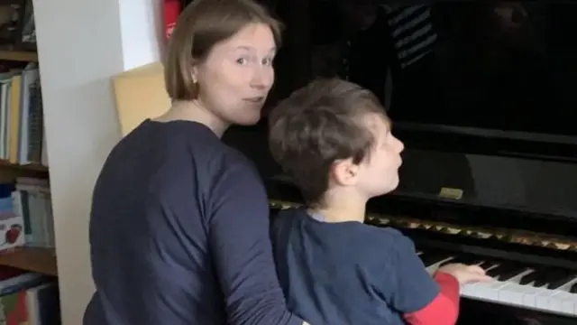 Cecily Morrison ve görme engelli oğlu