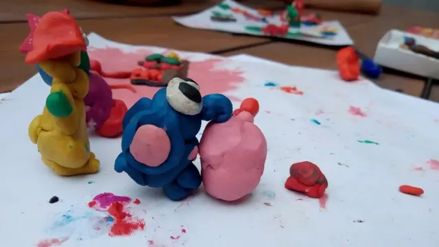 Діти ліпили фігурки, а потім знімали мультик