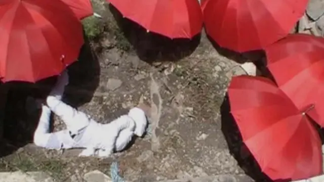 ሄለን ዘሩ እናቷ መቃብር ላይ የሰራችው ስራ