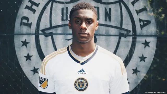 Gabar cadaan ah oo reerkoodu u dayriyeen jacaylka wiil madow ah