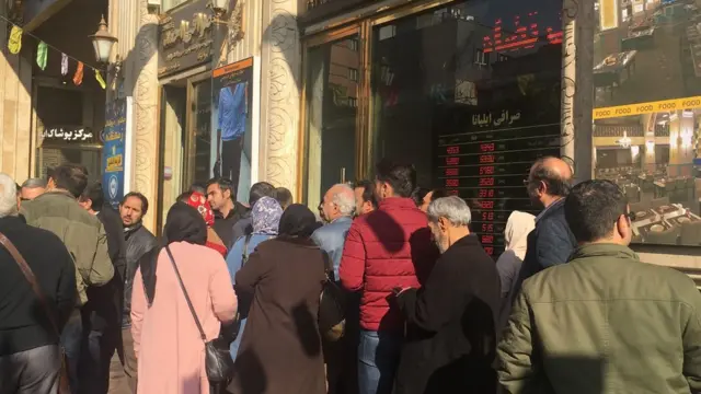 بر اساس گزارش‌ها از تهران صرافی‌ها چون مطمئن نیستند که بتوانند ارز را با نرخ قبلی بخرند، فروش آن را محدود کرده‌اند