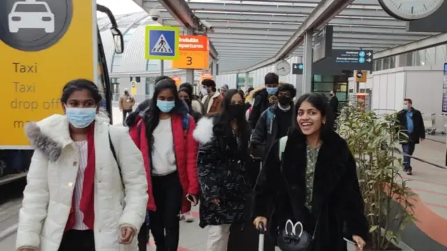 విదేశాలలో చదివి వస్తున్న డాక్టర్లలో కేవలం 8-10 శాతం మందే భారత ప్రభుత్వం నిర్వహించే పరీక్ష పాస్ అవుతున్నారు