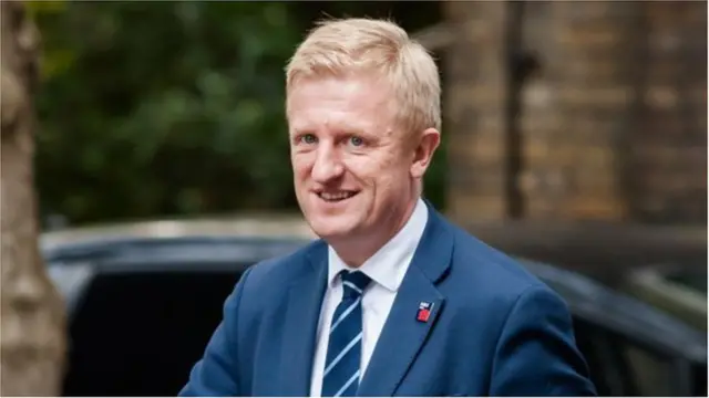 英国文化大臣奥利弗•道登（Oliver Dowden）表示， 目前政府正在加紧努力，希望能在圣诞节到来前让一些剧院重新开张。