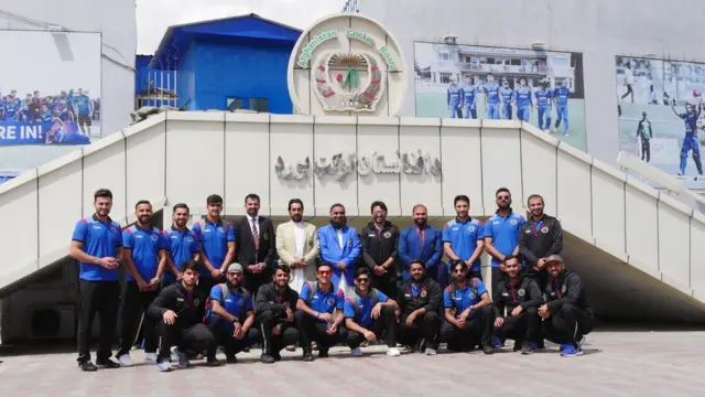 کرېکټ لوبډله