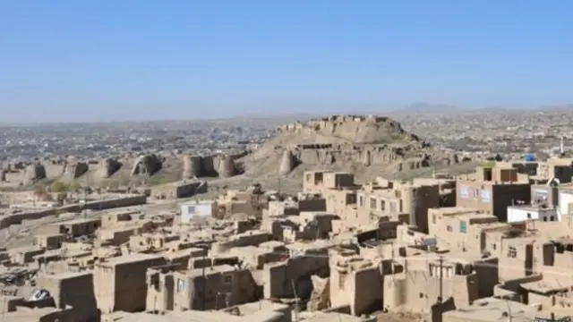 غزني ښار د غزنویانو سلطنت پلازمېنه او هغه مهال د اسلامي نړۍ له مهمو سیاسي او کلتوري مرکزونو یو و