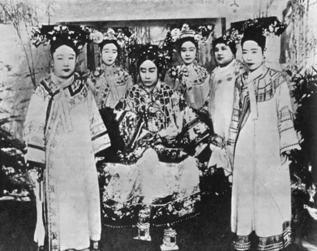 Empresses Dowagers Longyu (first right) and Cixi (Tzu-hsi, 1835-1908, center) with court ladies in 1904.