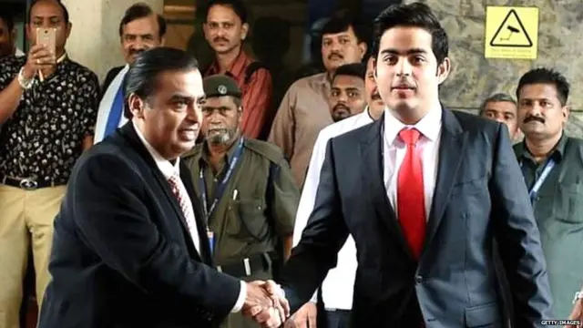 ਮੁਕੇਸ਼ ਅੰਬਾਨੀ ਅਤੇ ਆਕਾਸ਼ ਅੰਬਾਨੀ