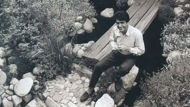 شجریان علاقه زیادی به گل‌کاری و باغبانی داشت