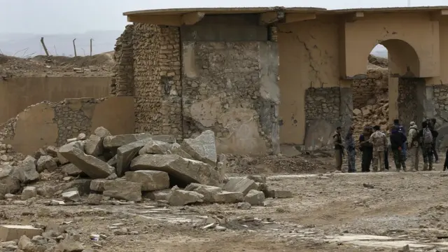 نمرود، جنود، صحفيون