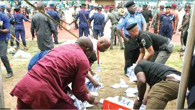 Awọn ọlọpaa nibudo idibo