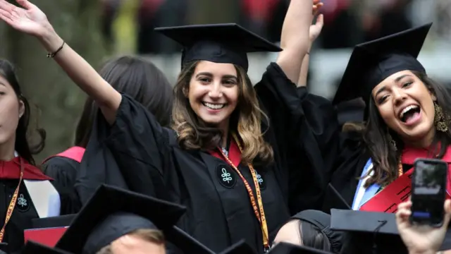 รับปริญญา