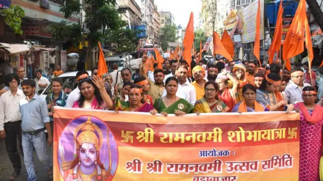 বিজেপি ও বিশ্ব হিন্দু পরিষদের উদ্যোগে কলকাতার বুকে রামনবমীর মিছিল