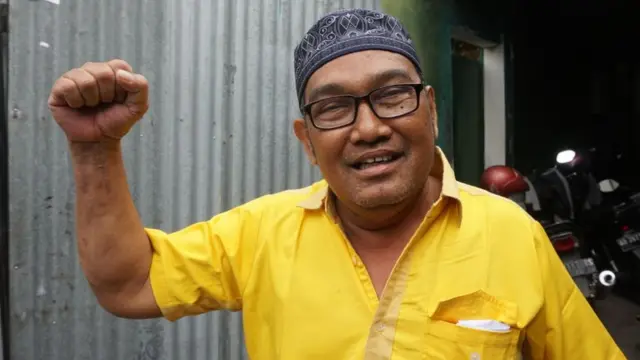 Suprobo, seorang pengagum Suharto, menilai ketegasan ala Suharto dibutuhkan untuk stabilitas politik