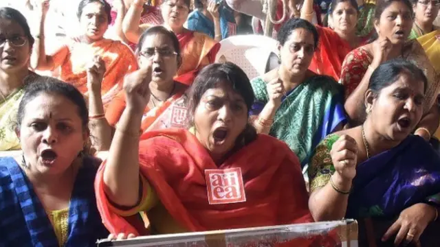 એલઆઈસી કર્મચારીઓ