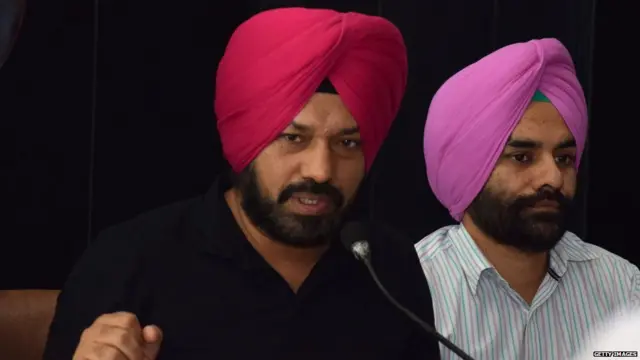 ਗੁਰਪ੍ਰੀਤ ਘੁੱਗੀ ਨੇ ਵੀ ਪਾਰਟੀ ਪ੍ਰਧਾਨ ਦੇ ਅਹੁਦੇ ਤੋਂ ਹਟਾਏ ਜਾਣ ਤੋਂ ਬਾਅਦ ਪਾਰਟੀ ਤੋਂ ਅਸਤੀਫਾ ਦਿੱਤਾ ਸੀ