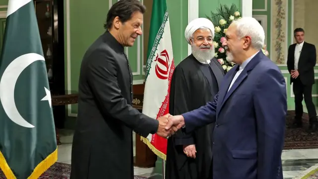 इमरान ख़ान के साथ जव्वाद ज़रीफ़