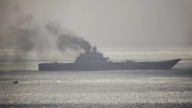 El portaaviones Almirante Kuznetsov cruza el Canal de la Mancha en camino a Siria