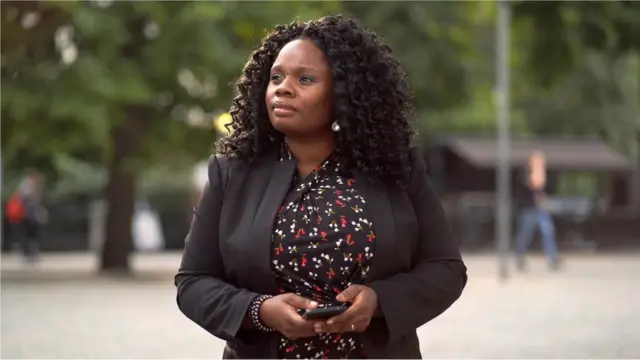 लोला अकिन्मेड