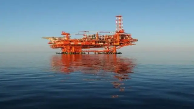 ક્રૂડ ઓઇલની રિફાઇનરી