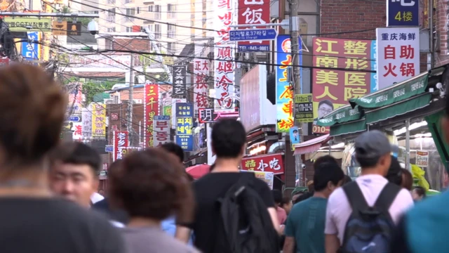 한국 속 중국이라고 불리는 대림동엔 다양한 한자 간판이 많다.