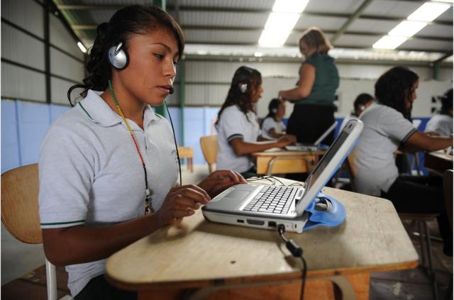 A Costa Rican studen of the Julio Fonseca Institute practices her language skills on her computer during the start of the pilot project 'Multilingual Costa Rica' in San Jose, on April 13, 2010. A total of 54 schools and 64 colleges across the country receive about 2,500 computers for students to learn the English language. AFP PHOTO/Yuri CORTEZ (Photo credit should read YURI CORTEZ/AFP/Getty Images)
