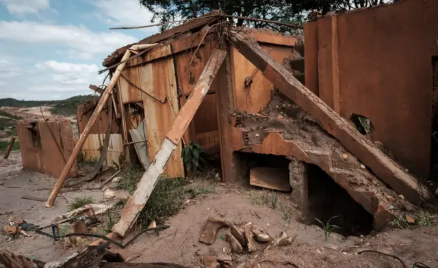 Bento Rodrigues en ruinas