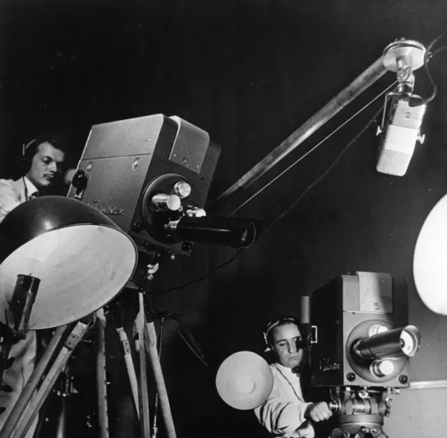 No dia da inauguração, uma das três câmeras pifou no meio da transmissão. Um técnico norte-americano sugeriu que a inauguração fosse adiada, mas Assis Chateaubriand não lhe deu ouvidos