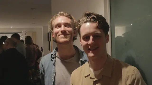 Nottingham Trent Üniversitesi'nden Tom (sol) ve Elliot (sağ)