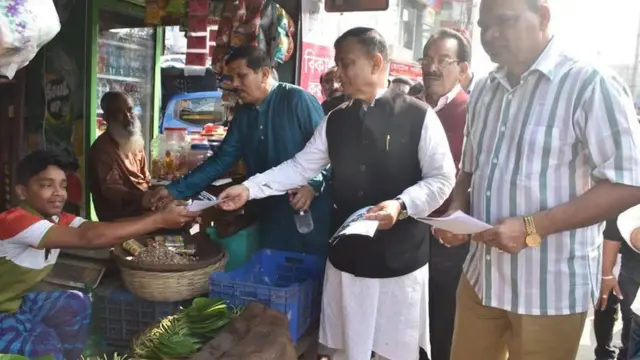 নির্বাচনী প্রচারণায় আওয়ামী লীগ প্রার্থী।