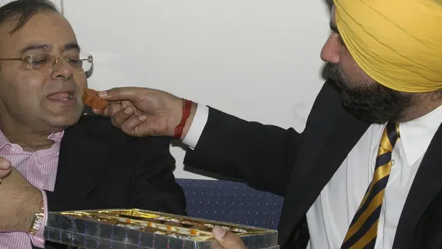 અરુણ જેટલી અને નવજોત સિંહ સિદ્ધુ