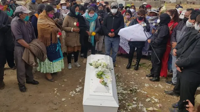 Enterro de Esther na Bolívia em 7 de julho de 2020