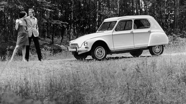 مدلی از سیتروئن 2CV به نام دایان با نام تجاری ژیان در دهه چهل و پنجاه شمسی در ایران تولید شد