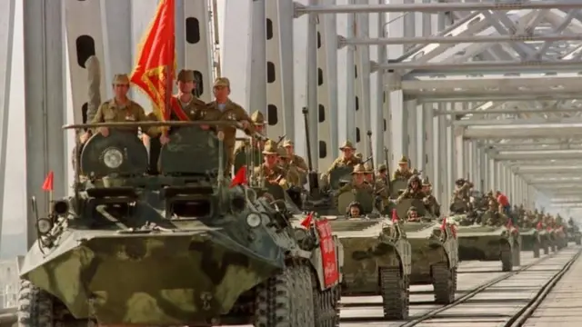 રશિયન સૈનિકોની વતન-વાપસી પછી અફઘાનિસ્તાનમાં સોવિયત સમર્થિત સરકારે ઘણાં વરસો શાસન કર્યું હતું