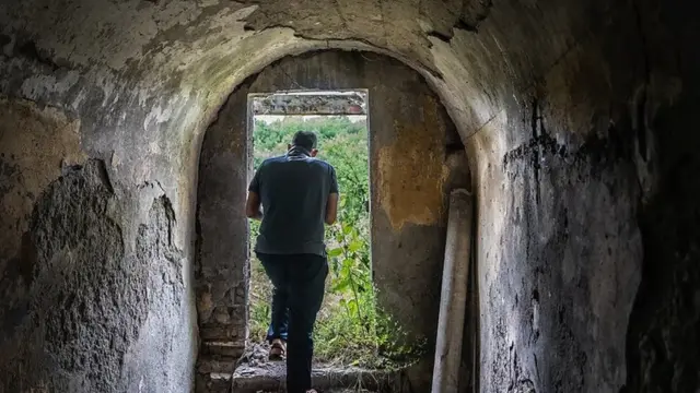 Meštani danas organizuju ture koje obuhvataju brojne podzemne tunele i planinska sela