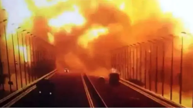 CCTV footage of the October explosion at the Kerch Bridge