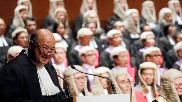 香港終審法院現任首席法官馬道立2014年曾表示，《基本法》清楚訂明立法、行政和司法機關"三權分立"的原則。
