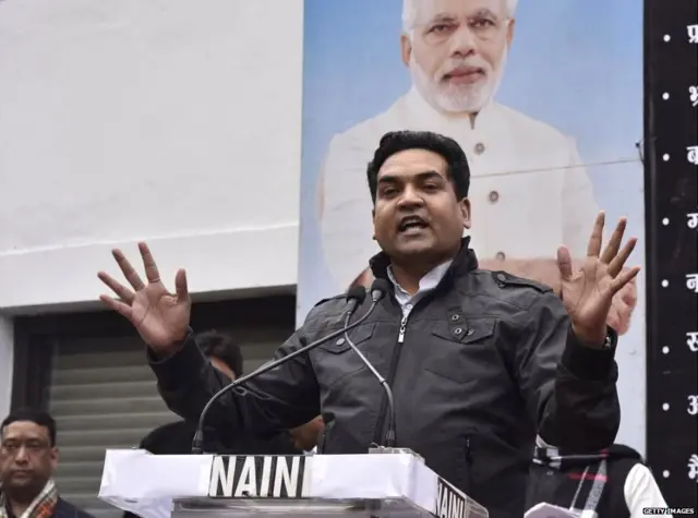 दिल्ली में कपिल मिश्रा जैसे नेता भड़काऊ बयान देते रहे, लेकिन पुलिस ने कोई कार्रवाई नहीं की.