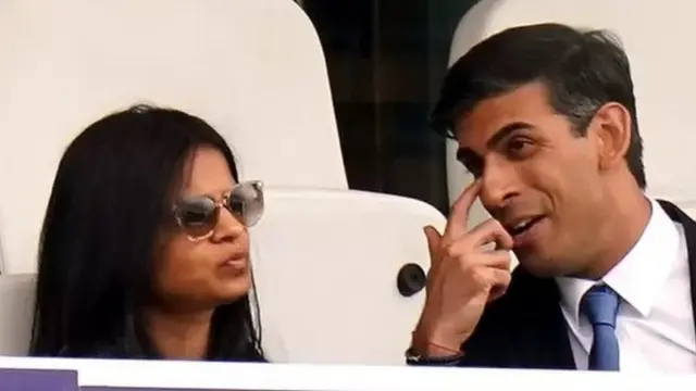 ਰਿਸ਼ੀ ਸੁਨਕ ਆਪਣੀ ਪਤਨੀ ਅਕਸ਼ਤਾ ਮੂਰਤੀ ਦੇ ਨਾਲ