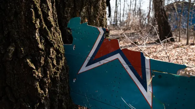 Обломки российского военного самолета под Киевом