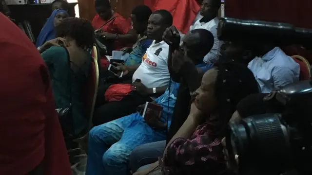 Ndị Ntaakụkọ na mkparịtaụka Emzor