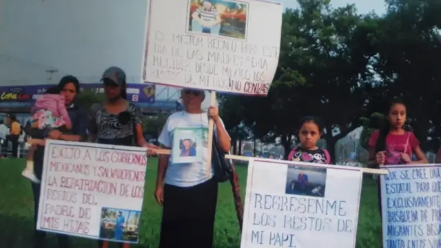 Marcha para pedir la repatriación de los restos mortales de Carlos