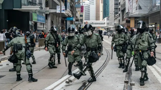 Cảnh sát chống bạo động ở Hong Kong