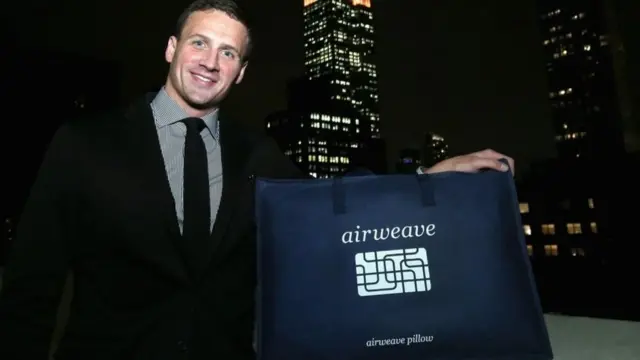 Lochte en un anuncio de colchones Airweave