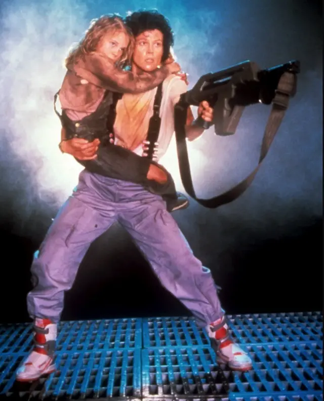 Током протеклих деценија, култура патика се могла видети у бројним филмовима, а један од примера је и научнофантастична хеорина филма Туђини (Сигурни Вивер), која носи модел „Alien Stomper" без пертли