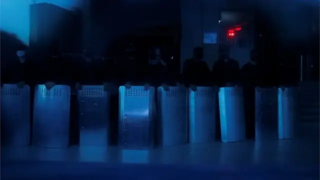 ОМОН выстроился внутри здания Белтелерадиокомпании