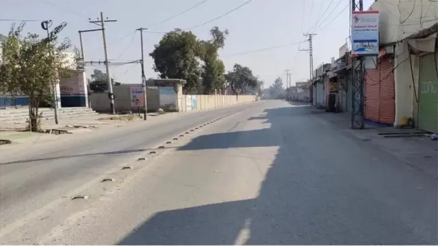 इलाक़े में कर्फ़्यू जैसे हालात हैं